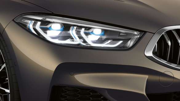 BMW M850i xDrive, Dravit Grey металлик, лазерные фары BMW Laserlight, вид слева. BMW M850i xDrive, Dravit Grey металлик, лазерные фары BMW Laserlight, вид слева.