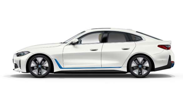 BMW i4 eDrive40 G26 2021 в цвете Mineral White вид сбоку