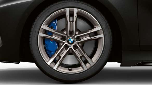 Спортивные тормоза М. BMW M135i xDrive со спортивными тормозами M.