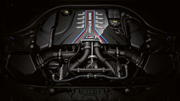 Высокоэффективный 8-цилиндровый бензиновый двигатель M TwinPower Turbo. BMW M8 Competition Кабриолет, высокоэффективный 8-цилиндровый бензиновый двигатель M TwinPower Turbo.