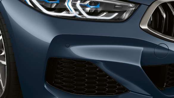 Воздухозаборники пакета аэродинамики М. BMW M850i xDrive Coupé в Barcelona Blue металлик с пакетом аэродинамики M, воздухозаборники.