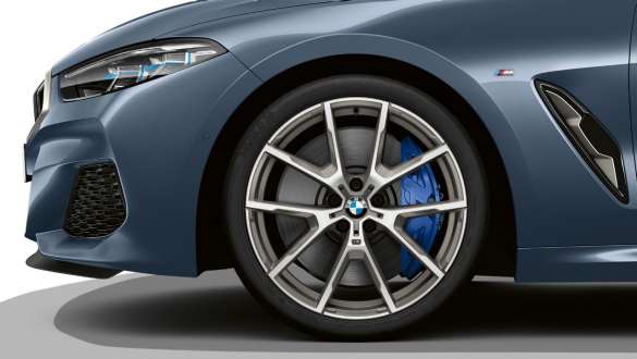20-дюймовые легкосплавные диски Y-образные, 728 м, двухцветный Cerium Grey. BMW M850i xDrive Coupé в Barcelona Blue металлик, 20-дюймовые легкосплавные диски Y-образные, 728 м, двухцветный Cerium Grey.