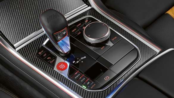 Селектор передач М. Селектор передач М в BMW M8 Competition Coupé.