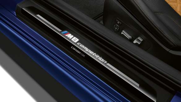 Дверные пороги с обозначением M8 Competition. Дверные пороги BMW M8 Competition Coupé с обозначением M8 Competition.