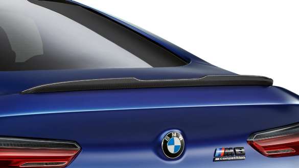 Задний спойлер M в карбоне. BMW M8 Competition Coupé с задним спойлером M в карбоне.