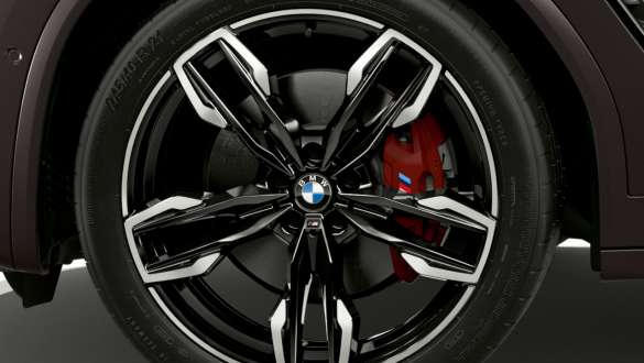 Тормозная система М Sport BMW X4 M40i M40d G02 LCI 2021 BMW X4 M40i M40d G02 LCI 2021 Facelift, тормозная система М Sport крупным планом