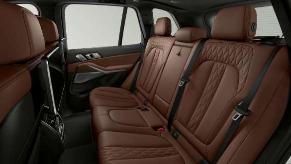BMW X5 xDrive40i G05 2018, задняя часть салона BMW X5 xDrive40i G05 2018, задняя часть салона