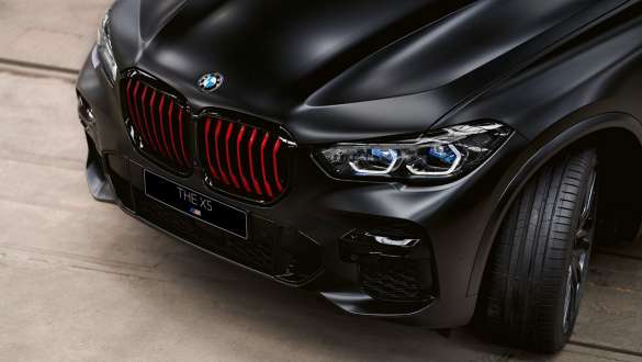 Двойная решетка радиатора BMW с ламелями цвета Chili Red, BMW X5 Black Vermilion Edition G05 2021 Двойная решетка радиатора BMW с ламелями цвета Chili Red, BMW X5 Black Vermilion Edition G05 2021