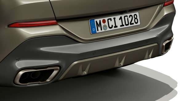 Спортивная выхлопная система M BMW X6. Крупный план спортивной выхлопной системы M BMW X6.