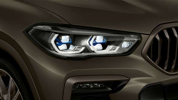 Лазерные фары BMW. Крупный план BMW X6 с акцентом на лазерные фары.