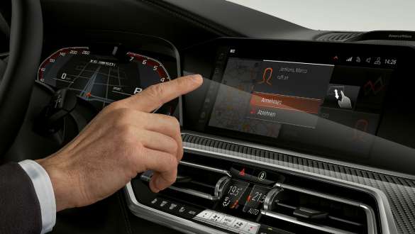 Кабина с видом на BMW Live Cockpit Professional. Кабина BMW X6 с видом на BMW Live Cockpit Professional.