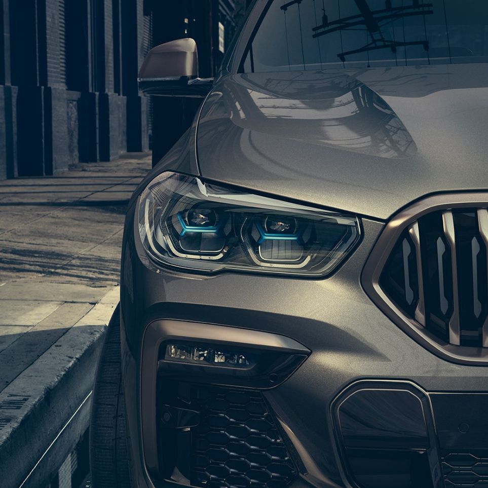 Лазерные фары BMW. Крупный план BMW X6 с акцентом на лазерные фары.