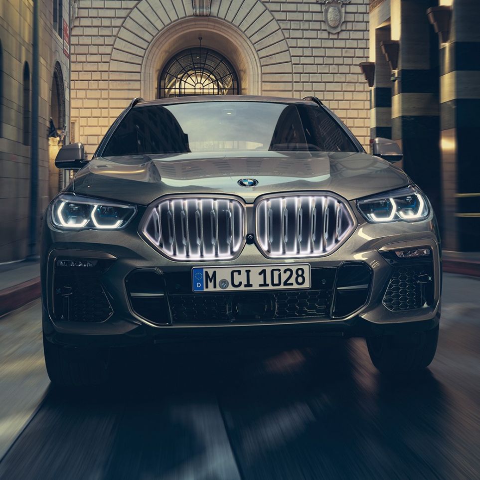 BMW X6 with BMW ‘Iconic Glow’ kidney grille. BMW X6 in front view in urban setting.