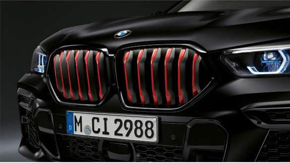Двойная решетка радиатора BMW цвета Chili Red на BMW X6 Edition Black Vermilion G06 2021 Двойная решетка радиатора BMW цвета Chili Red на BMW X6 Edition Black Vermilion G06 2021