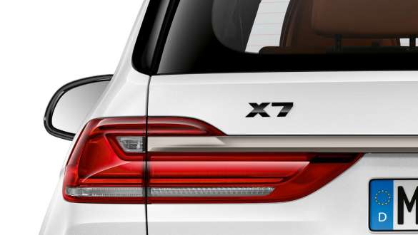 Обозначение модели M цвета "Глянцевый Черный" BMW X7 G07 2019 Обозначение модели M цвета "Глянцевый Черный" BMW X7 G07 2019