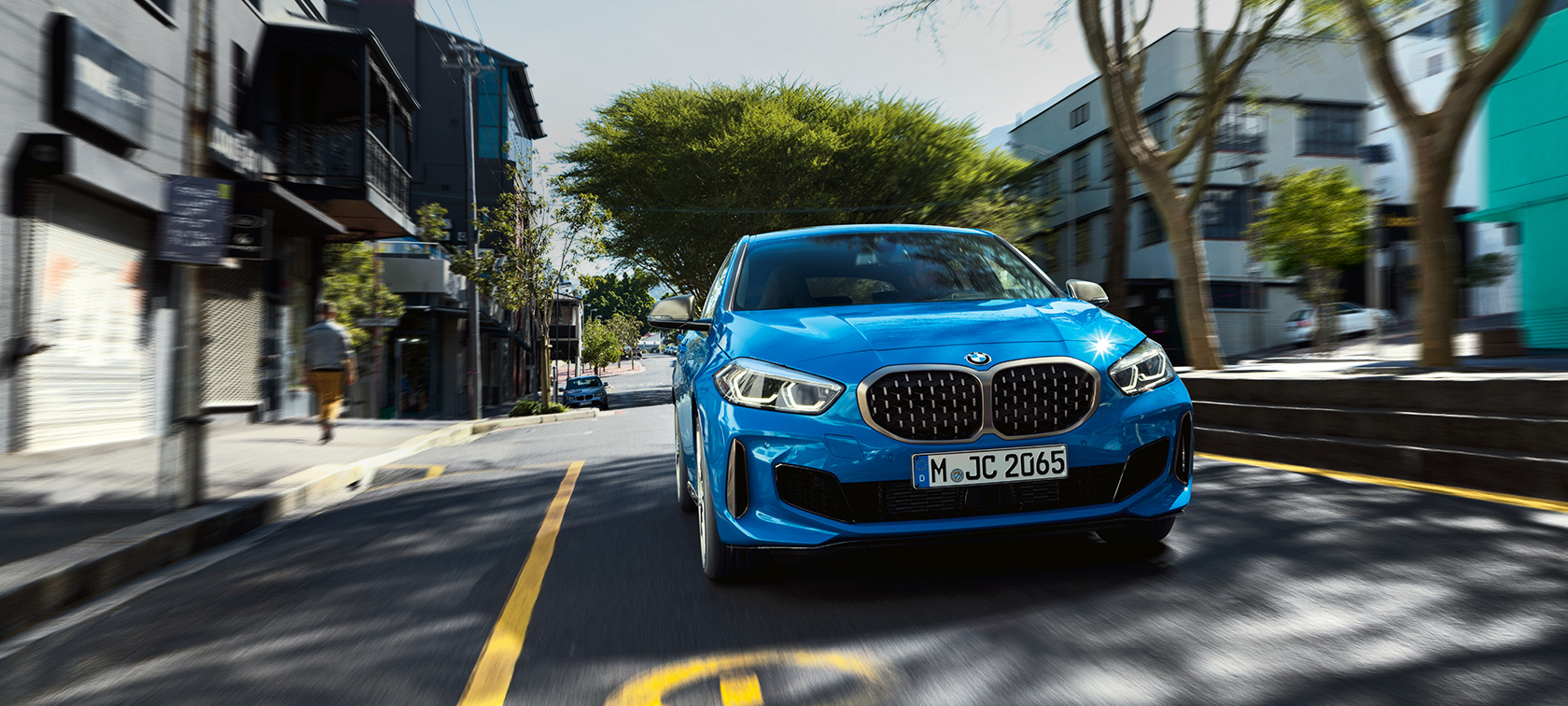 Видео со сценами вождения BMW 1 серии.