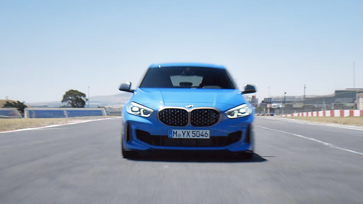Тяга и стабильность вождения. BMW 1 серии с высокой тягой и стабильностью вождения.
