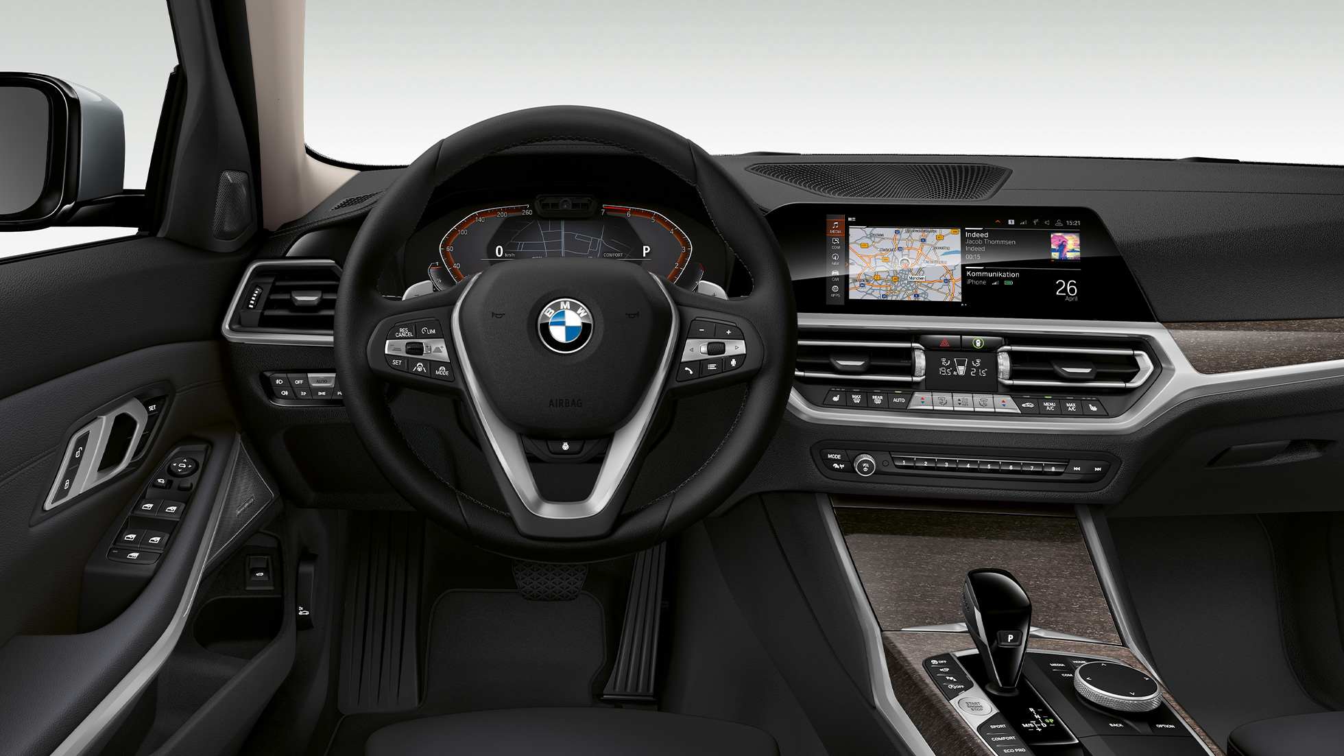 BMW 3 серии Седан, кабина Luxury Line. Вид спереди на кабину водителя седана BMW 3 серии Luxury Line крупным планом.