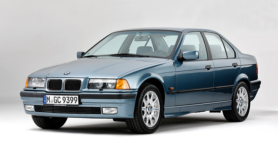 BMW 3 серии седан E36 третьего поколения вид спереди в три четверти Модели BMW 3 серии BMW 3 серии Седан E36 третьего поколения вид спереди в три четверти