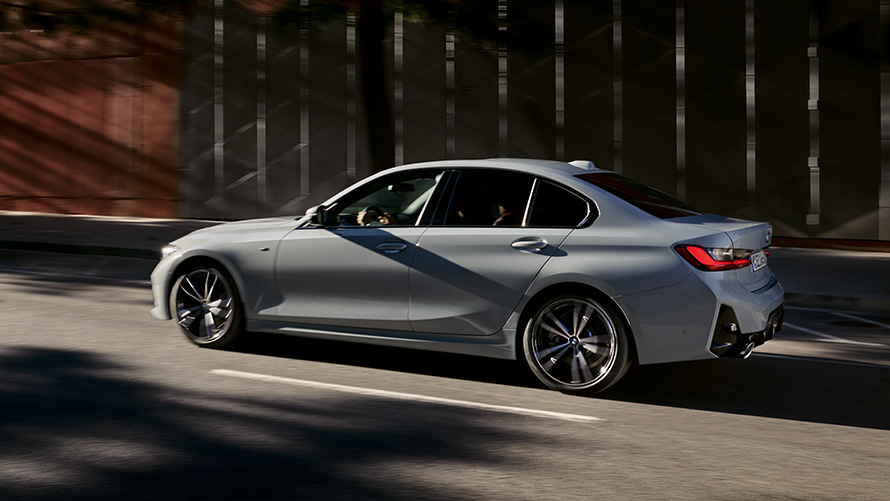 BMW 3 серии седанG20 седьмого поколения вид сбоку в три четверти Модели BMW 3 серии BMW 3 серии Седан G20 седьмого поколения вид сбоку в три четверти