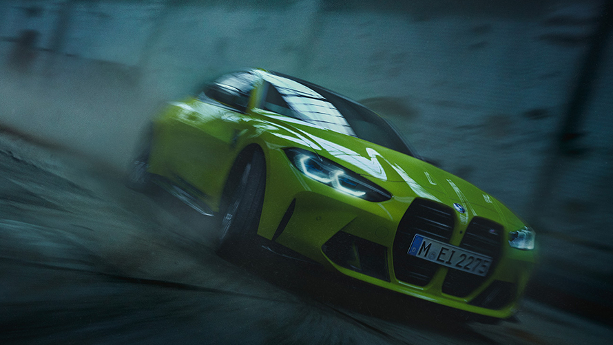 BMW M440i xDrive Coupe G22 2020 года, цвет «Синий Арктик Рэйс» металлик, вид спереди с поворотом в три четверти