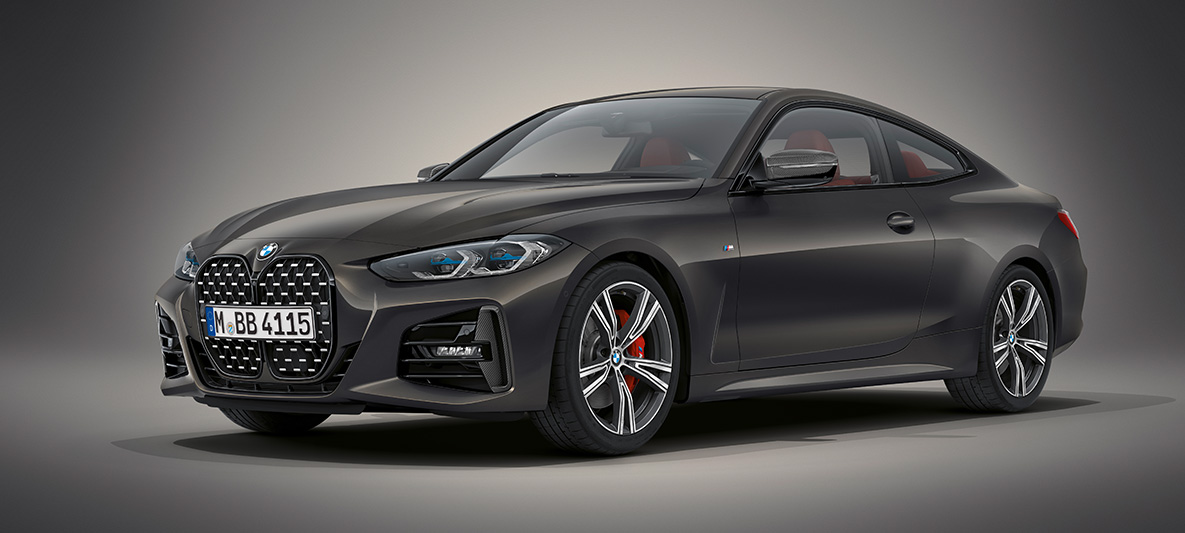 BMW 4 серии Coupe G22 2020 года, цвет ««Серый Дравит»» металлик BMW Individual BMW 4 серии Coupe G22 2020 года с отделкой Individual, цвет ««Серый Дравит»» металлик, в неподвижном состоянии, вид спереди с поворотом в три четверти