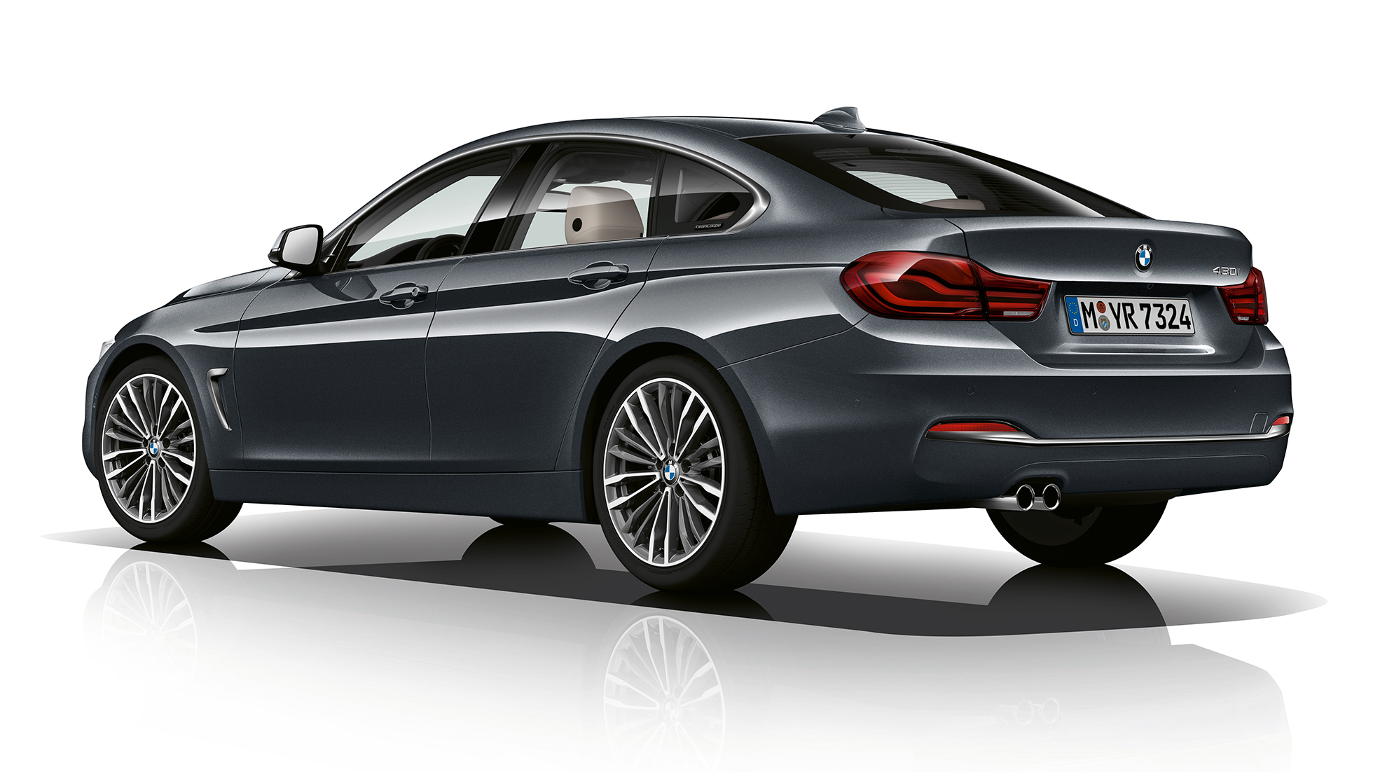 BMW 4 серии Gran Coupé, модель Luxury Line вид сзади с поворотом в три четверти BMW 4 серии Gran Coupé, модель Luxury Line вид сзади с поворотом в три четверти