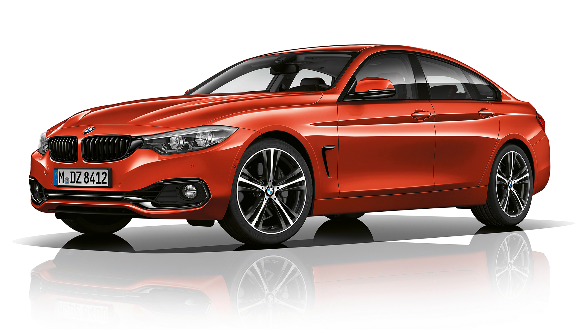 BMW 4 cерии Gran Coupé, модель Sport Line вид спереди с поворотом в три четверти BMW 4 cерии Gran Coupé, модель Sport Line вид спереди с поворотом в три четверти