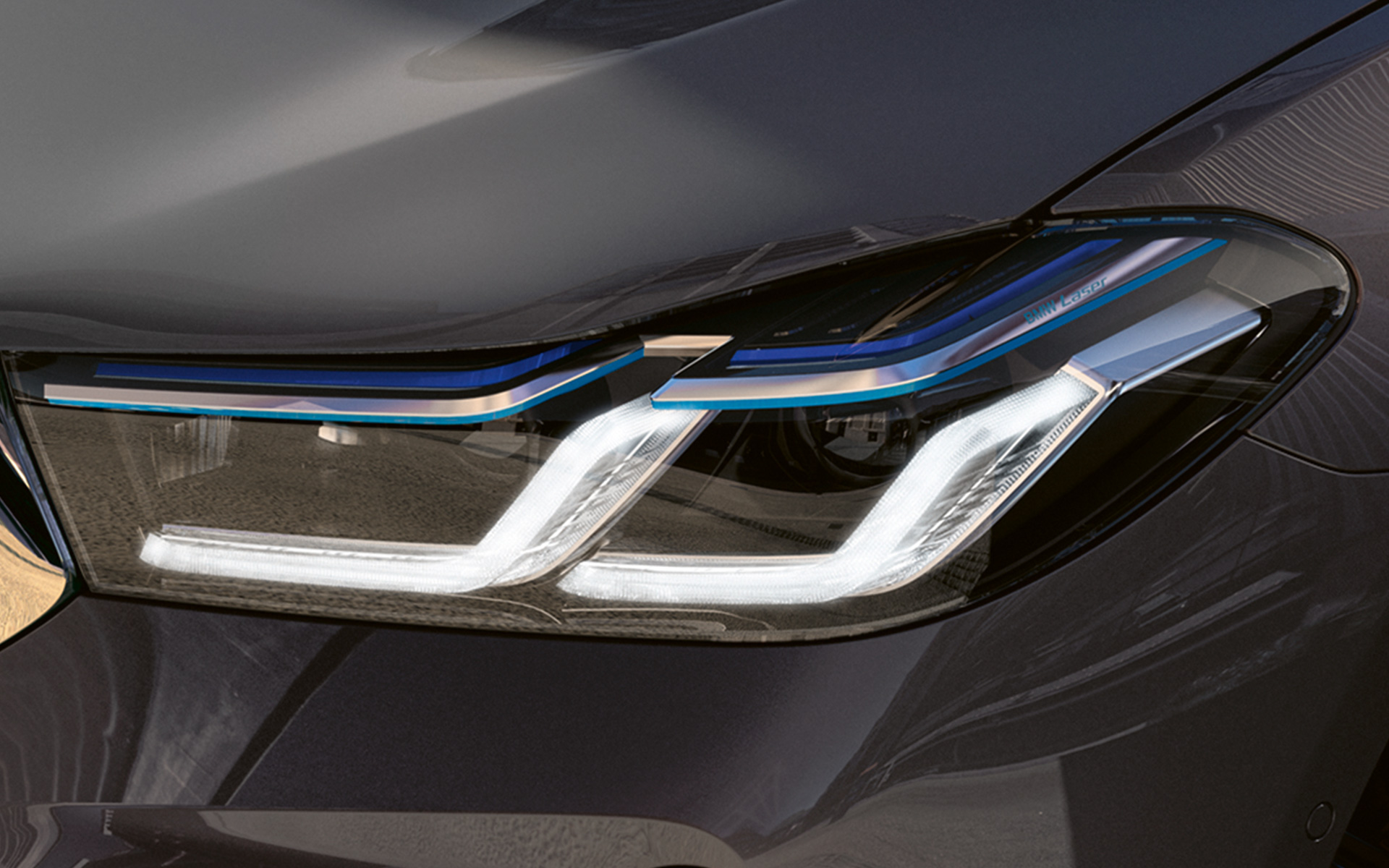 Лазерные фары BMW Laserlight BMW 6-й серии Gran Turismo G32 2020 года Лазерные фары BMW Laserlight BMW 6-й серии Gran Turismo 640i xDrive G32 2020 года серого цвета Bernina Grey, вид спереди крупным планом