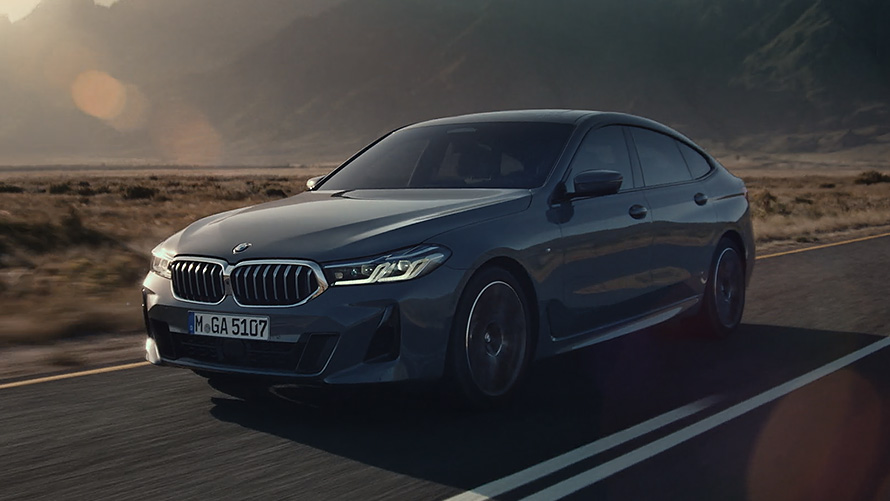 Экстерьер BMW 6-й серии Gran Turismo G32 2020 года BMW 6-й серии Gran Turismo 640i xDrive G32 2020 года серого цвета Bernina Grey с высоты птичьего полета