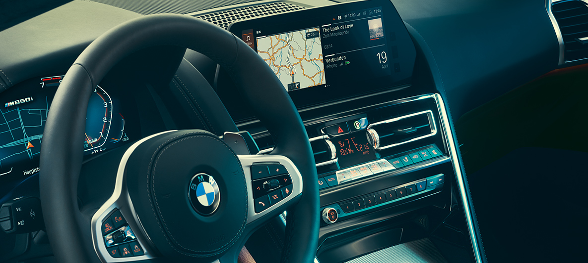 BMW 8 Series Coupé, cockpit Close-up of the BMW 8 Series Coupé cockpit