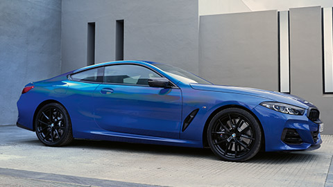 BMW 8 Серии Coupé (G15) вид спереди с поворотом в три четверти, не в движении