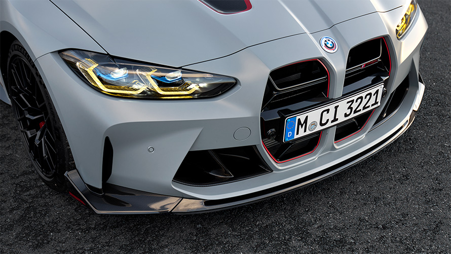 BMW M4 CSL G82 в цвете BMW Individual Frozen Brooklyn Grey металлик, передний сплиттер M Carbon, вид спереди крупным планом