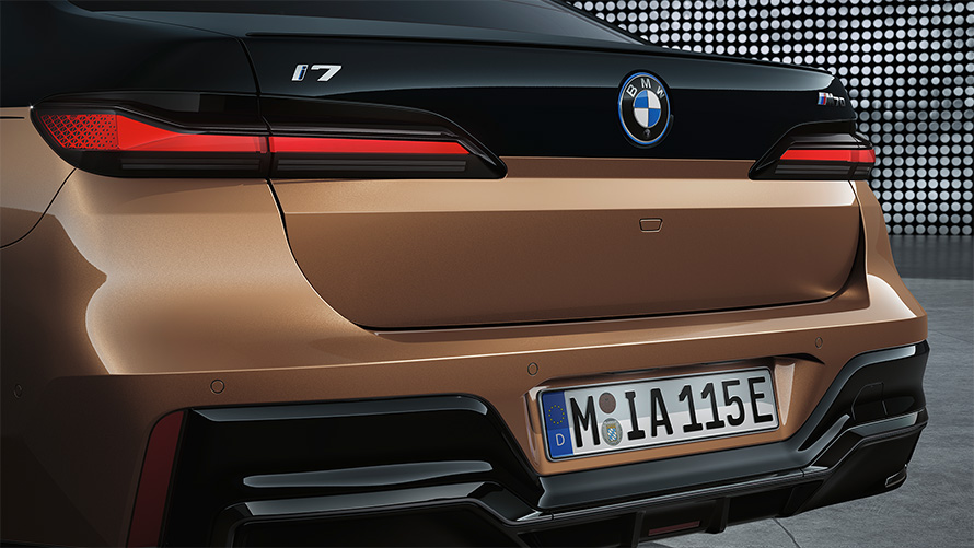 BMW i7 M70 xDrive G70, задний спойлер M