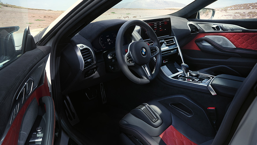 BMW M8 Competition Gran Coupe F93 LCI Facelift 2022, салон, вид с открытой дверью