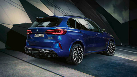 BMW M Серии BMW X5 M F95 вид сзади в три четверти, в статике