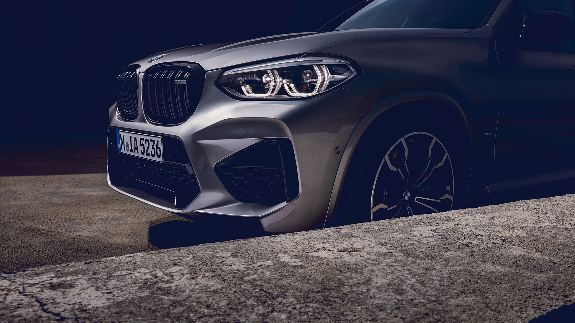 BMW X3 M Competition, lateral front view. BMW X3 M Competition in Donington Grey metallic, exterior, lateral front view.