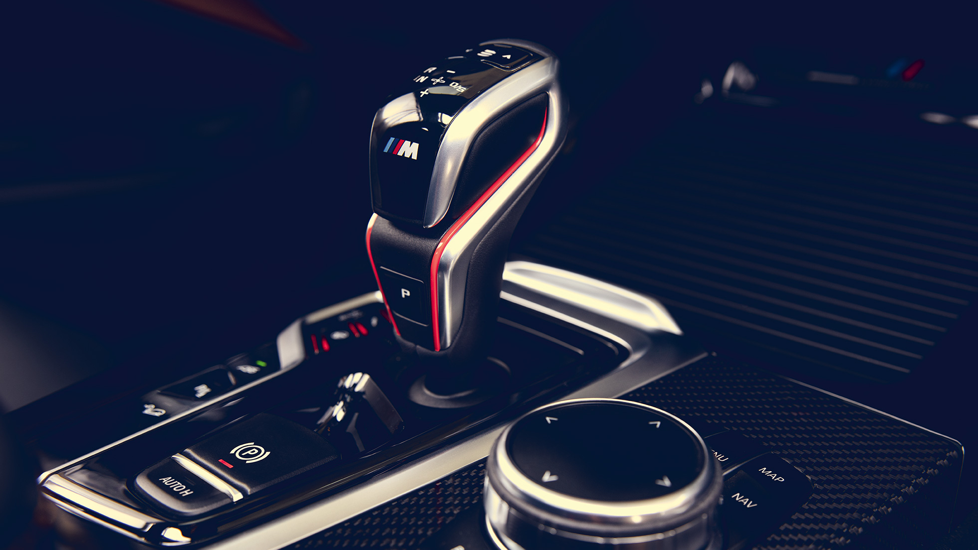 BMW X3 M Competition, M gear selection lever with M logo. BMW X3 M Competition, interior, M gear selection lever with M logo.