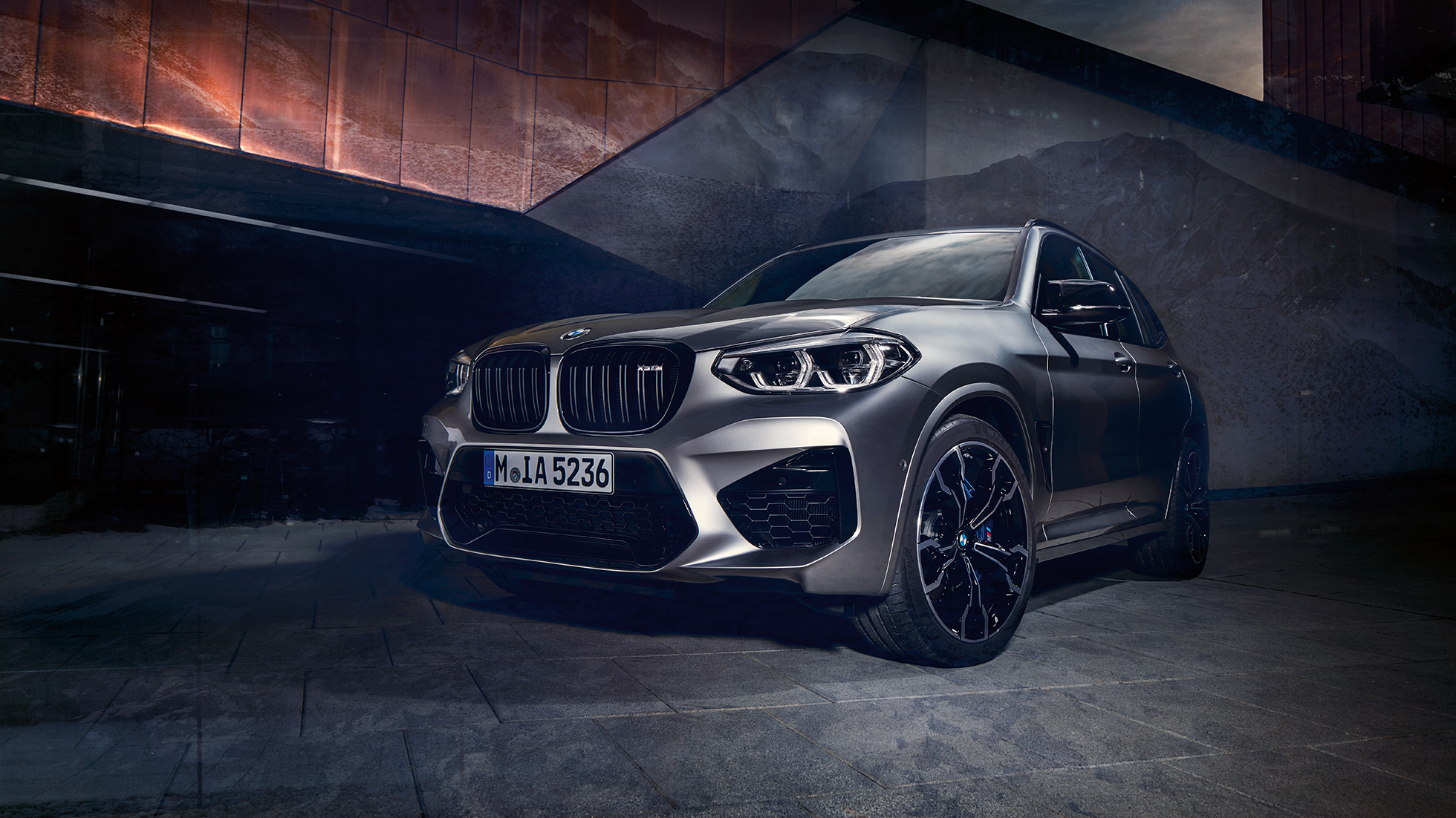 BMW X3 M Competition, three-quarter front view. BMW X3 M Competition in Donington Grey metallic, exterior, three-quarter front view.