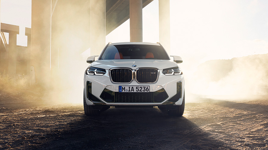 BMW X3 M F97 LCI Facelift 2021 в цвете Alpine White, вид спереди BMW X3 M F97 LCI Facelift 2021 в цвете Alpine White, вид спереди