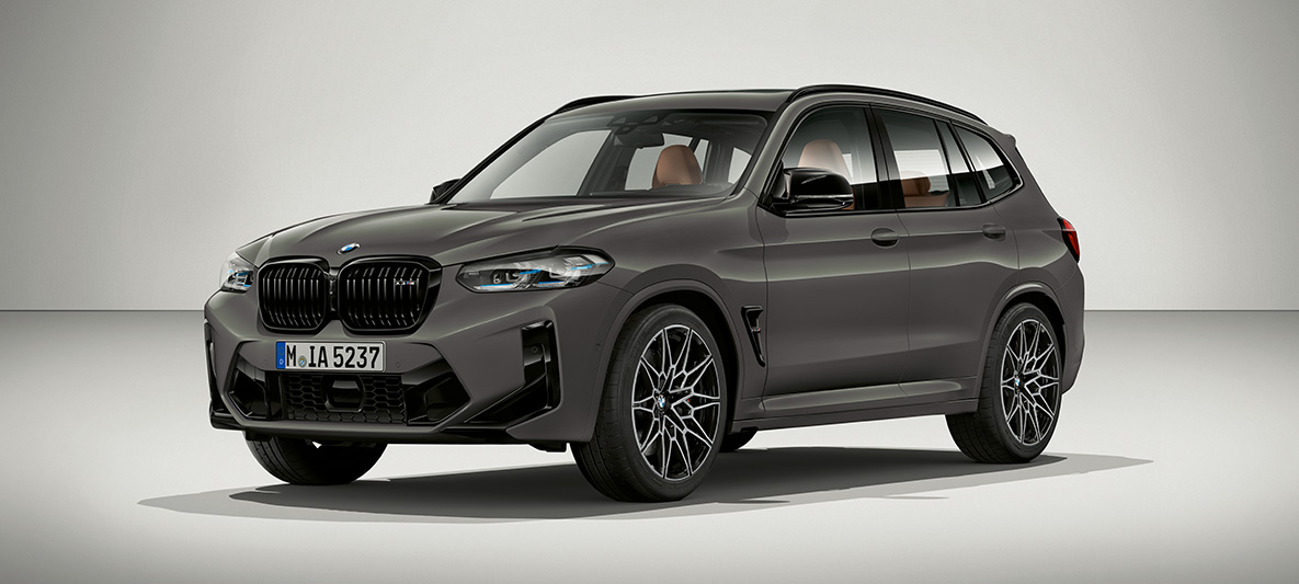 BMW X3 M Individual F97 LCI Facelift 2021 в цвете Grigo Telesto, вид спереди в три четверти BMW X3 M Individual F97 LCI Facelift 2021 в цвете Grigo Telesto, вид спереди в три четверти