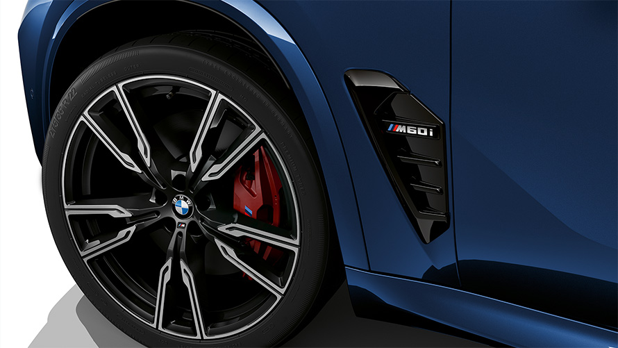 BMW X5 M60i xDrive G05 MP, воздуховоды Air Breather, крупный план