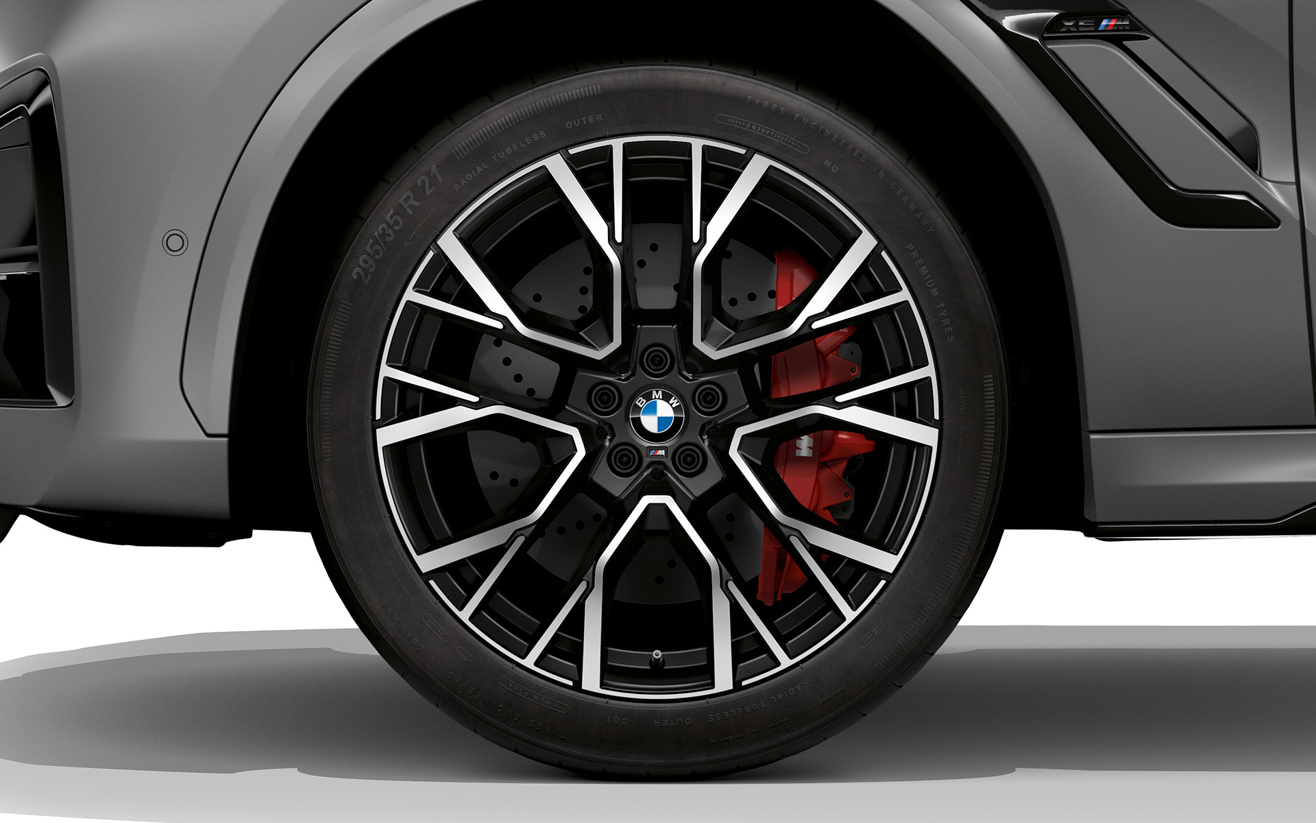 BMW X6 M Competition F96, 21"/22" M легкосплавные диски Star-spoke 818 M черного цвета BMW X6 M Competition F96 2023, 21"/22" M легкосплавные диски Star-spoke 818 M черного цвета