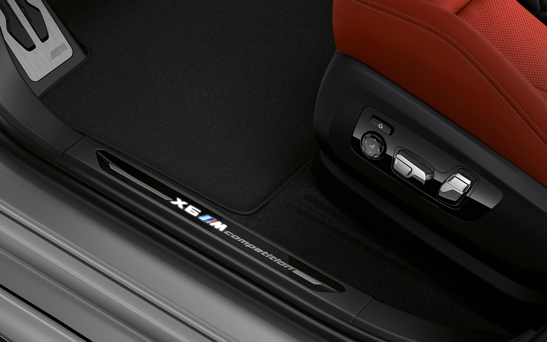 BMW X6 M Competition F96, подсвечиваемые декоративные накладки на пороги BMW X6 M Competition F96, 2023, подсвечиваемые декоративные накладки на пороги