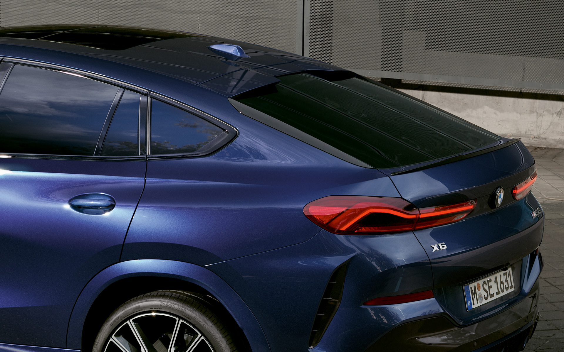BMW X6 M60i xDrive G06 MP, задняя часть BMW X6 M60i xDrive G06 MP, задняя часть, крупный план