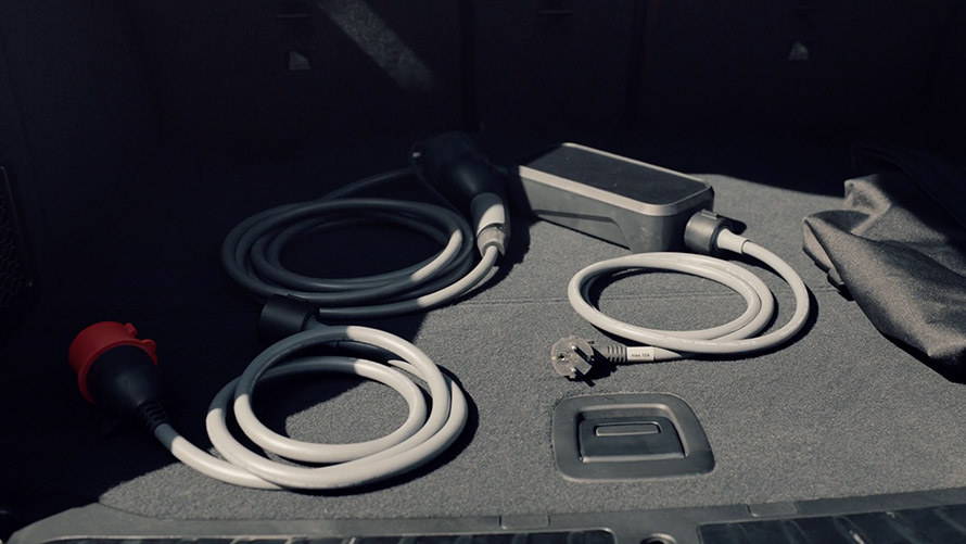 BMW iX3 G08 2021, гибкий кабель для быстрой зарядки, видео