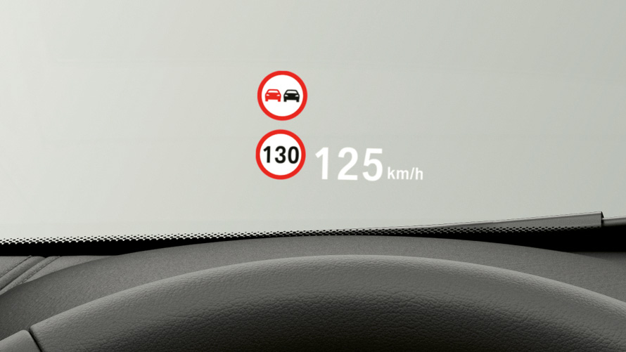 BMW X1, проекционный дисплей BMW. Салон BMW X1, вид проекционного дисплея BMW.