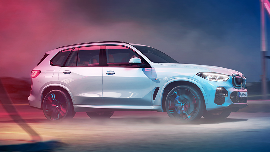 The silhouette of the BMW X5 at night in an urban setting