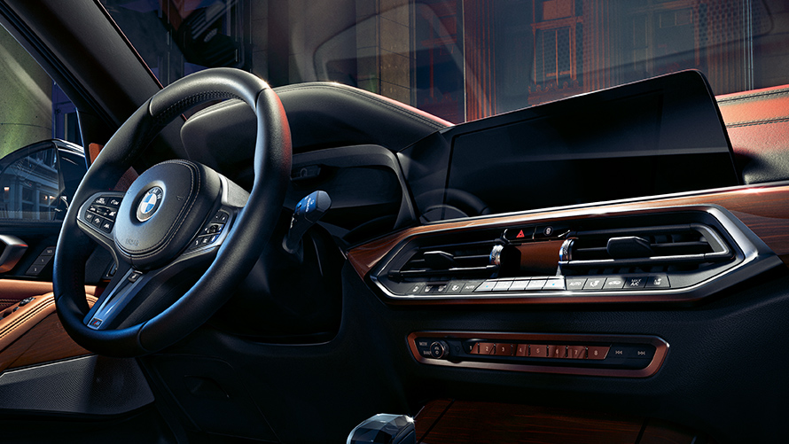 Cockpit, instrument panel and centre console of the BMW X5