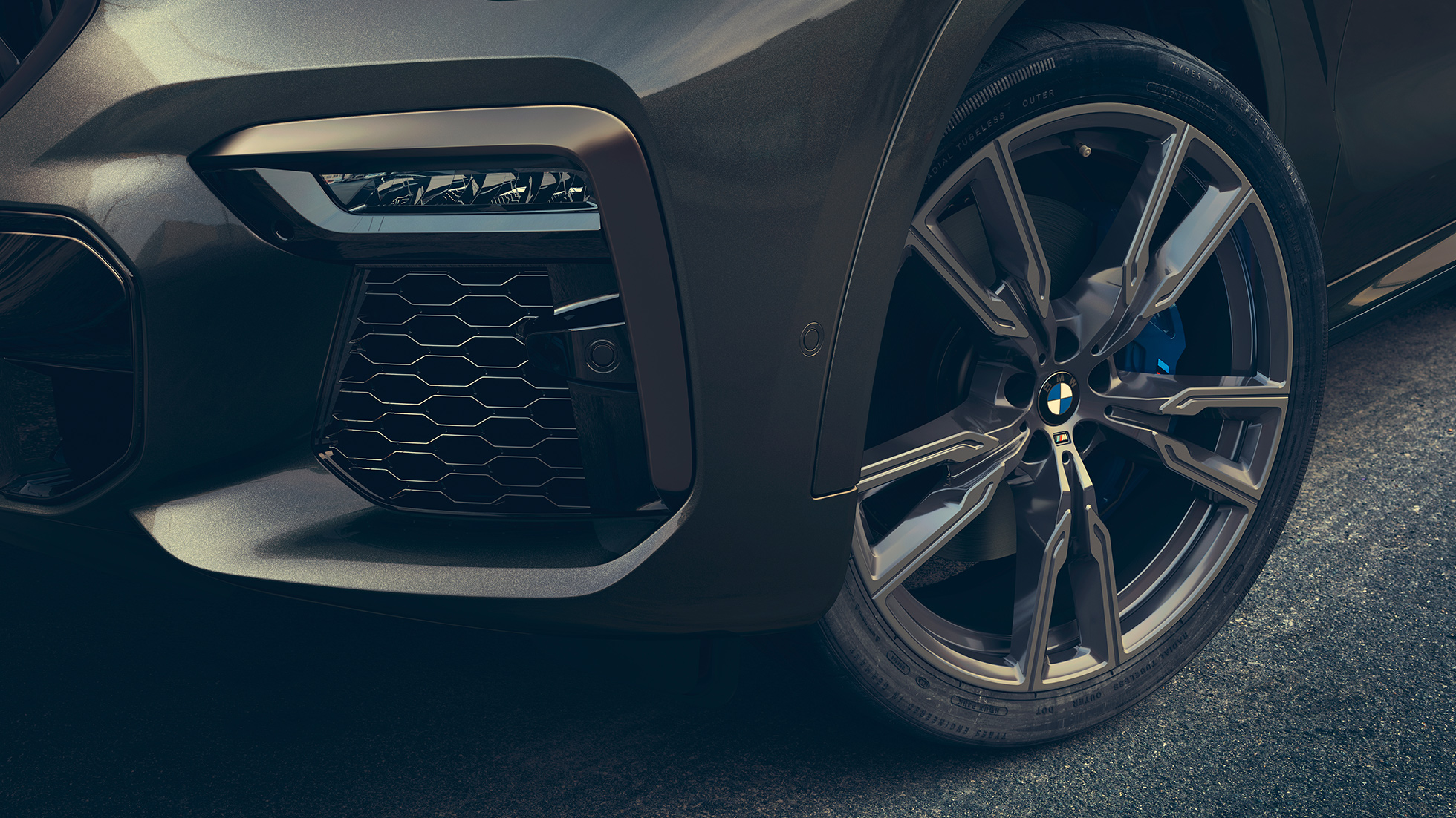 22“ M light alloy wheels. Close-up view of the 22“ M light alloy wheels.
